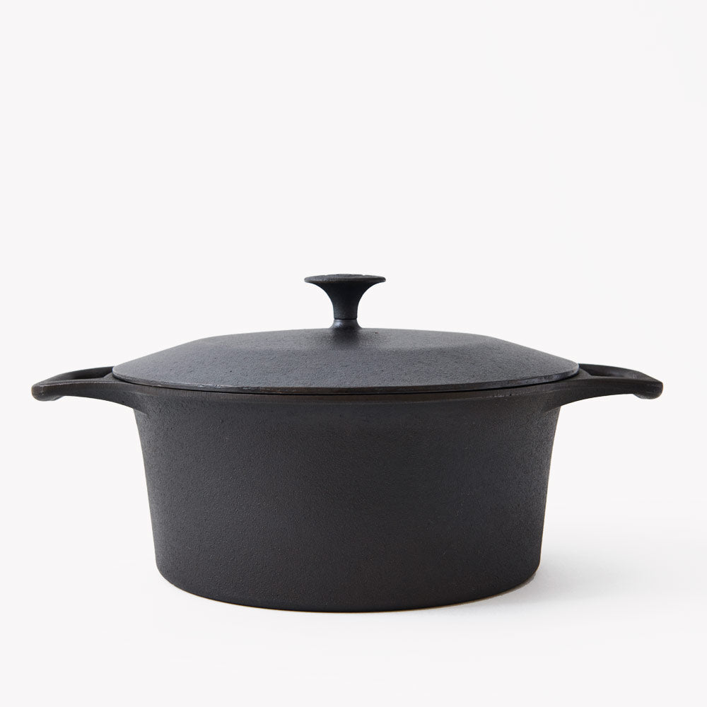 No.8 Cast Iron Dutch Oven - The Field Company